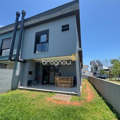 Casa com 131m², 3 quartos (sendo 1 suíte), 2 garagens, no bairro Campeche em Florianópolis
