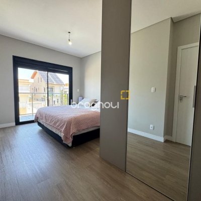 Casa com 131m², 3 quartos (sendo 1 suíte), 2 garagens, no bairro Campeche em Florianópolis