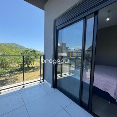 Casa com 131m², 3 quartos (sendo 1 suíte), 2 garagens, no bairro Campeche em Florianópolis