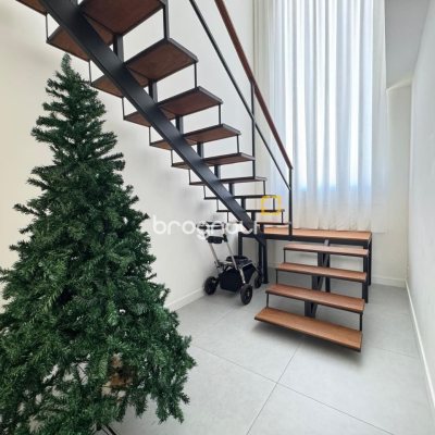 Casa com 131m², 3 quartos (sendo 1 suíte), 2 garagens, no bairro Campeche em Florianópolis