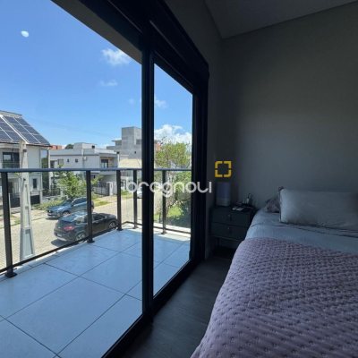 Casa com 131m², 3 quartos (sendo 1 suíte), 2 garagens, no bairro Campeche em Florianópolis