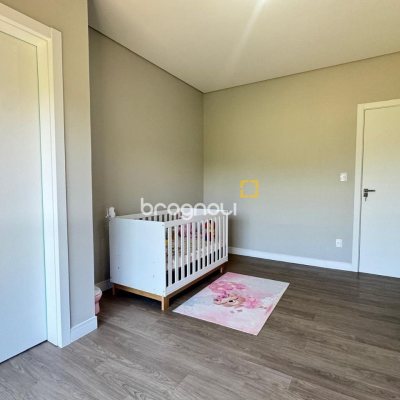 Casa com 131m², 3 quartos (sendo 1 suíte), 2 garagens, no bairro Campeche em Florianópolis