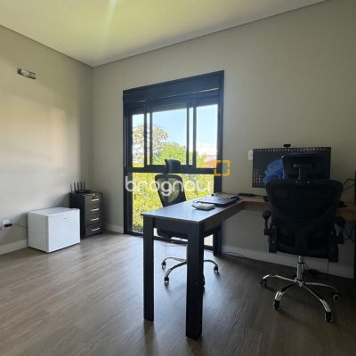Casa com 131m², 3 quartos (sendo 1 suíte), 2 garagens, no bairro Campeche em Florianópolis