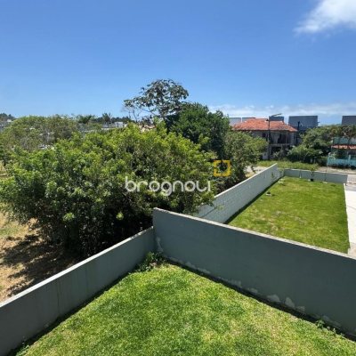 Casa com 131m², 3 quartos (sendo 1 suíte), 2 garagens, no bairro Campeche em Florianópolis