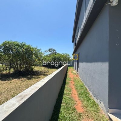 Casa com 131m², 3 quartos (sendo 1 suíte), 2 garagens, no bairro Campeche em Florianópolis