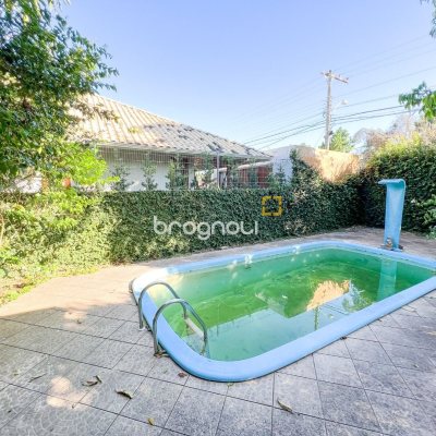 Casa com 244m², 3 quartos (sendo 1 suíte), 2 garagens, no bairro Rio Tavares em Florianópolis