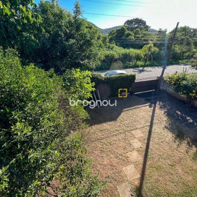 Casa com 244m², 3 quartos (sendo 1 suíte), 2 garagens, no bairro Rio Tavares em Florianópolis
