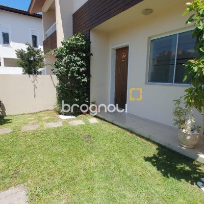 Casa com 141m², 3 quartos (sendo 1 suíte), 2 garagens, no bairro Campeche em Florianópolis