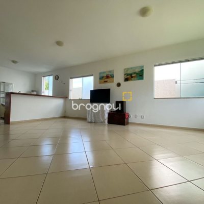 Casa com 141m², 3 quartos (sendo 1 suíte), 2 garagens, no bairro Campeche em Florianópolis