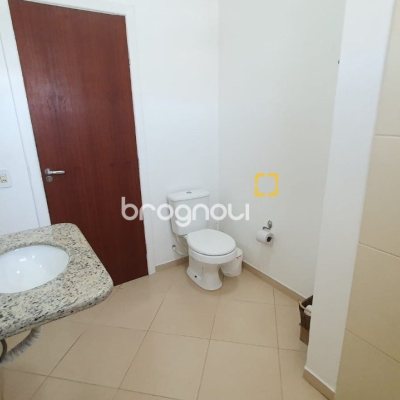 Casa com 141m², 3 quartos (sendo 1 suíte), 2 garagens, no bairro Campeche em Florianópolis