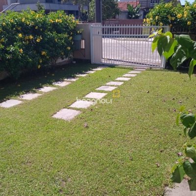 Casa com 141m², 3 quartos (sendo 1 suíte), 2 garagens, no bairro Campeche em Florianópolis