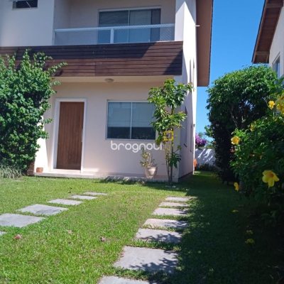 Casa com 141m², 3 quartos (sendo 1 suíte), 2 garagens, no bairro Campeche em Florianópolis