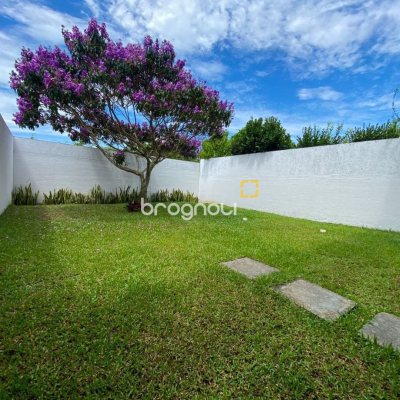 Casa com 141m², 3 quartos (sendo 1 suíte), 2 garagens, no bairro Campeche em Florianópolis