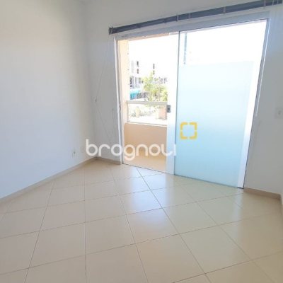 Casa com 141m², 3 quartos (sendo 1 suíte), 2 garagens, no bairro Campeche em Florianópolis
