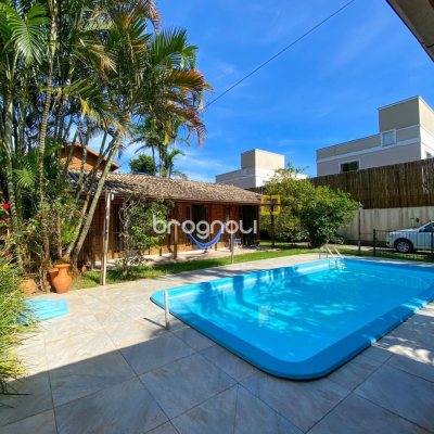 Casa com 210m², 4 quartos (sendo 1 suíte), 4 garagens, no bairro Ribeirão da Ilha em Florianópolis