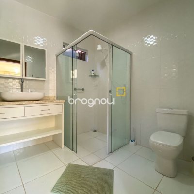 Casa com 210m², 4 quartos (sendo 1 suíte), 4 garagens, no bairro Ribeirão da Ilha em Florianópolis