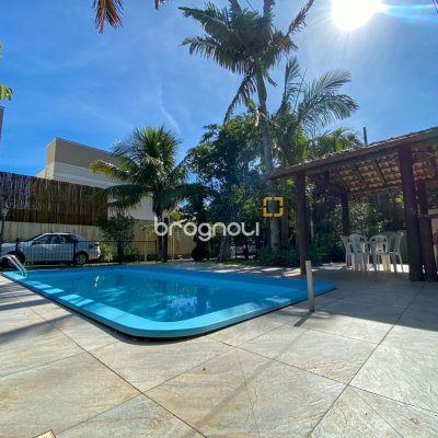 Casa com 210m², 4 quartos (sendo 1 suíte), 4 garagens, no bairro Ribeirão da Ilha em Florianópolis