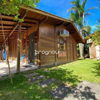 Casa com 210m², 4 quartos (sendo 1 suíte), 4 garagens, no bairro Ribeirão da Ilha em Florianópolis