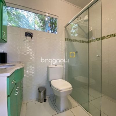 Casa com 210m², 4 quartos (sendo 1 suíte), 4 garagens, no bairro Ribeirão da Ilha em Florianópolis
