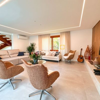 Casa com 530m², 4 quartos (sendo 4 suítes), 4 garagens, no bairro Novo Campeche em Florianópolis