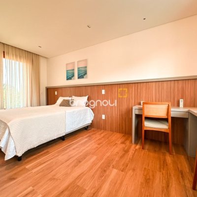 Casa com 530m², 4 quartos (sendo 4 suítes), 4 garagens, no bairro Novo Campeche em Florianópolis