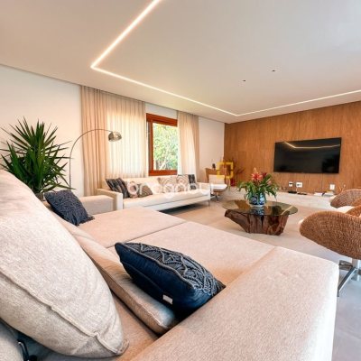 Casa com 530m², 4 quartos (sendo 4 suítes), 4 garagens, no bairro Novo Campeche em Florianópolis