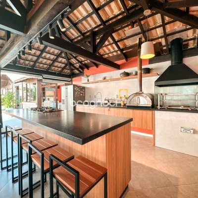 Casa com 530m², 4 quartos (sendo 4 suítes), 4 garagens, no bairro Novo Campeche em Florianópolis