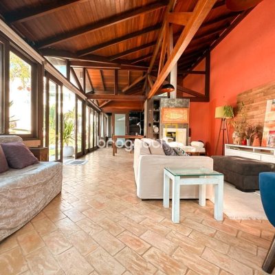 Casa com 530m², 4 quartos (sendo 4 suítes), 4 garagens, no bairro Novo Campeche em Florianópolis
