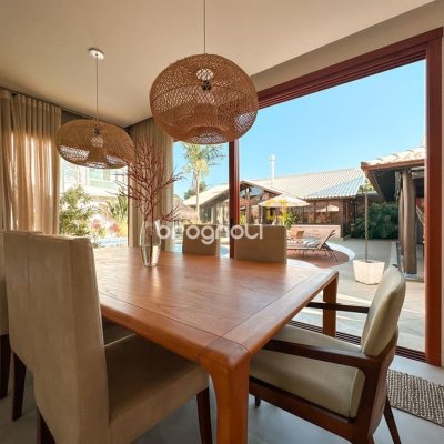 Casa com 530m², 4 quartos (sendo 4 suítes), 4 garagens, no bairro Novo Campeche em Florianópolis