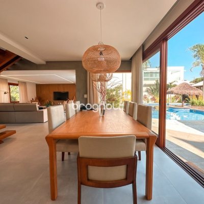 Casa com 530m², 4 quartos (sendo 4 suítes), 4 garagens, no bairro Novo Campeche em Florianópolis