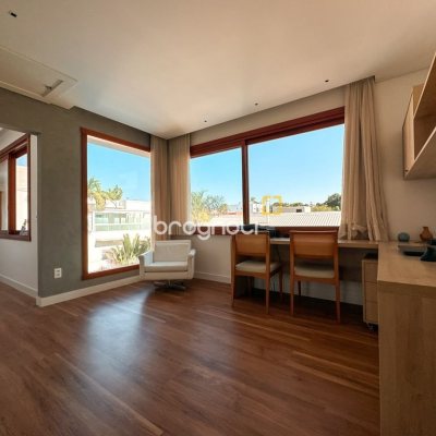 Casa com 530m², 4 quartos (sendo 4 suítes), 4 garagens, no bairro Novo Campeche em Florianópolis