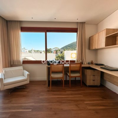 Casa com 530m², 4 quartos (sendo 4 suítes), 4 garagens, no bairro Novo Campeche em Florianópolis