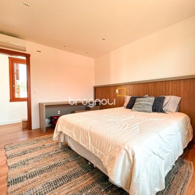 Casa com 530m², 4 quartos (sendo 4 suítes), 4 garagens, no bairro Novo Campeche em Florianópolis
