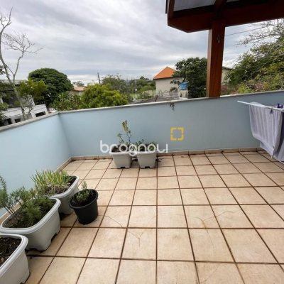 Casa com 272m², 5 quartos (sendo 5 suítes), 3 garagens, no bairro Morro das Pedras em Florianópolis