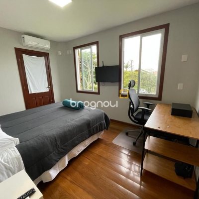 Casa com 272m², 5 quartos (sendo 5 suítes), 3 garagens, no bairro Morro das Pedras em Florianópolis