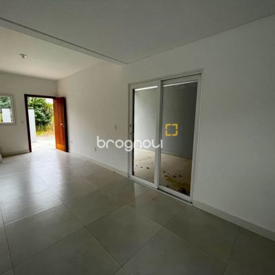 Casa com 112m², 3 quartos (sendo 1 suíte), 2 garagens, no bairro Rio Tavares em Florianópolis