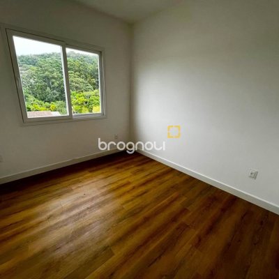 Casa com 112m², 3 quartos (sendo 1 suíte), 2 garagens, no bairro Rio Tavares em Florianópolis