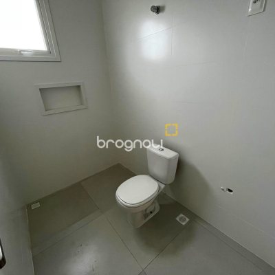 Casa com 112m², 3 quartos (sendo 1 suíte), 2 garagens, no bairro Rio Tavares em Florianópolis