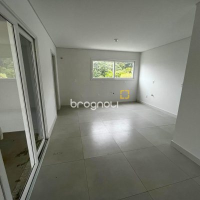 Casa com 112m², 3 quartos (sendo 1 suíte), 2 garagens, no bairro Rio Tavares em Florianópolis