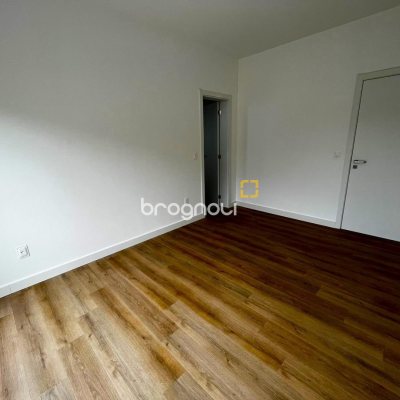 Casa com 112m², 3 quartos (sendo 1 suíte), 2 garagens, no bairro Rio Tavares em Florianópolis