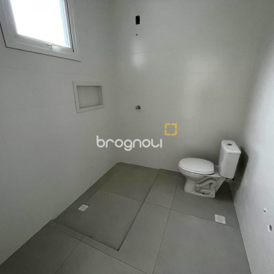 Casa com 112m², 3 quartos (sendo 1 suíte), 2 garagens, no bairro Rio Tavares em Florianópolis