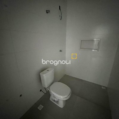 Casa com 118m², 3 quartos (sendo 1 suíte), 2 garagens, no bairro Rio Tavares em Florianópolis