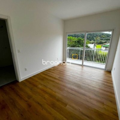 Casa com 118m², 3 quartos (sendo 1 suíte), 2 garagens, no bairro Rio Tavares em Florianópolis