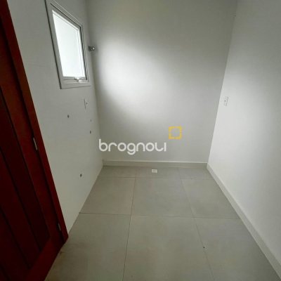 Casa com 118m², 3 quartos (sendo 1 suíte), 2 garagens, no bairro Rio Tavares em Florianópolis