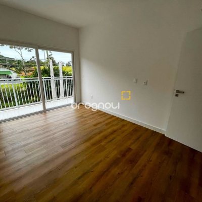 Casa com 118m², 3 quartos (sendo 1 suíte), 2 garagens, no bairro Rio Tavares em Florianópolis
