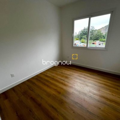 Casa com 118m², 3 quartos (sendo 1 suíte), 2 garagens, no bairro Rio Tavares em Florianópolis
