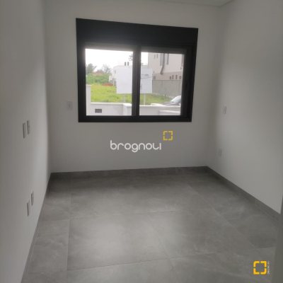 Casa com 162m², 3 quartos (sendo 3 suítes), 2 garagens, no bairro Campeche em Florianópolis