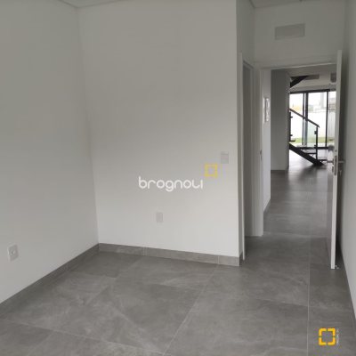Casa com 162m², 3 quartos (sendo 3 suítes), 2 garagens, no bairro Campeche em Florianópolis