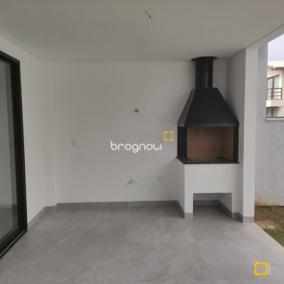 Casa com 162m², 3 quartos (sendo 3 suítes), 2 garagens, no bairro Campeche em Florianópolis