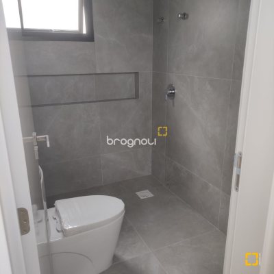 Casa com 162m², 3 quartos (sendo 3 suítes), 2 garagens, no bairro Campeche em Florianópolis